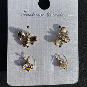 Pair of bee errings